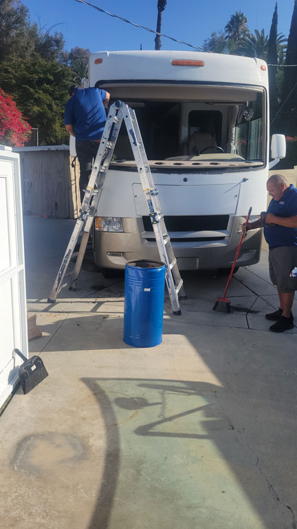 2010 Thor Hurricane windshield replacement